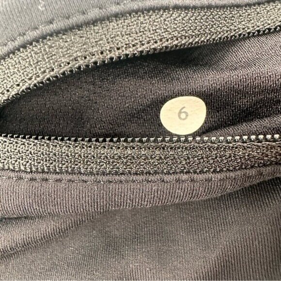 Lululemon Black Groovy Run Shorts Size 6 - Picture 4 of 6